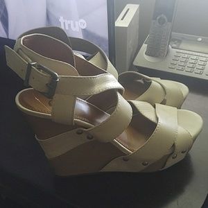 Off White Gianni Bini Wedges